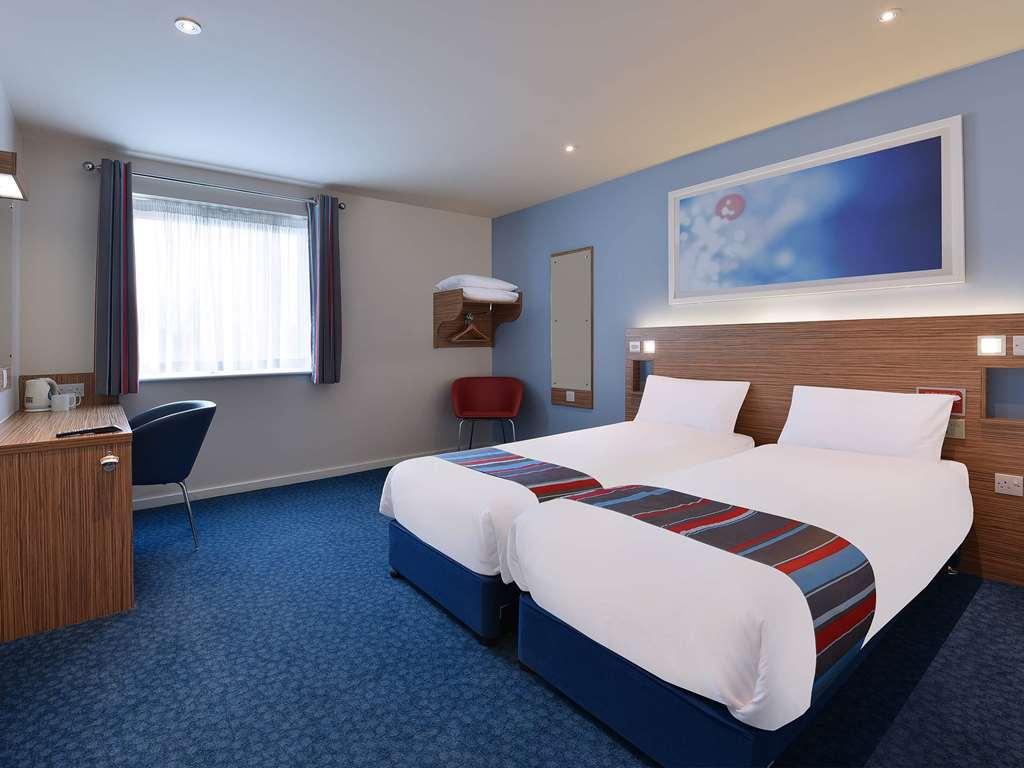 Travelodge Hotel Macclesfield Central Номер фото