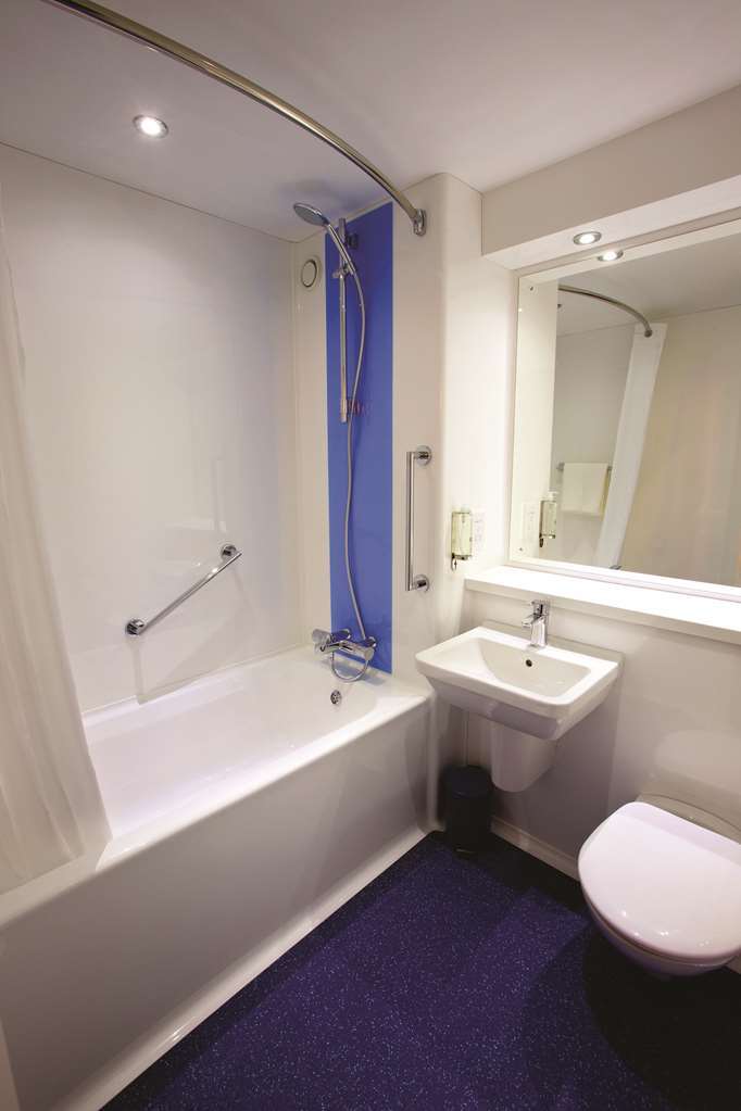 Travelodge Hotel Macclesfield Central Номер фото
