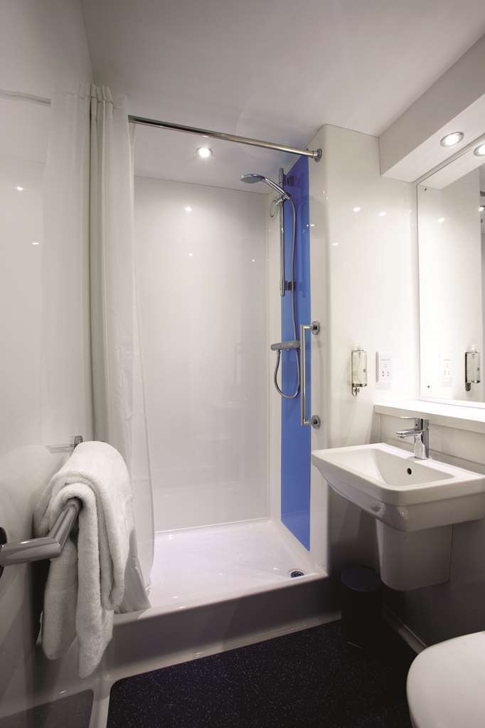 Travelodge Hotel Macclesfield Central Номер фото