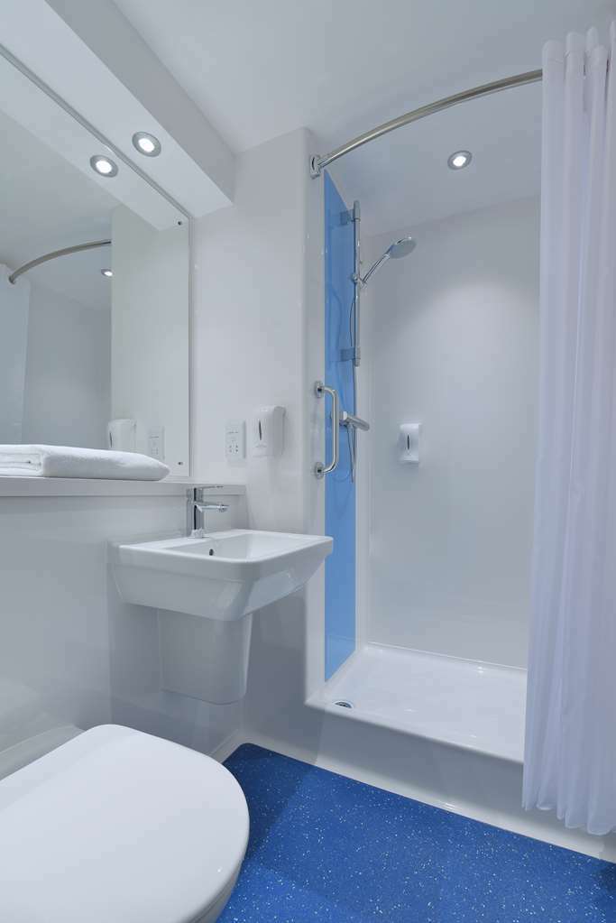 Travelodge Hotel Macclesfield Central Номер фото